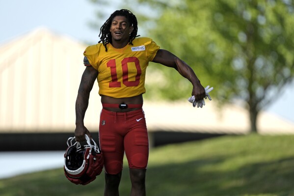 Super Bowl champion Chiefs hold hot tough practice in 1st day of
